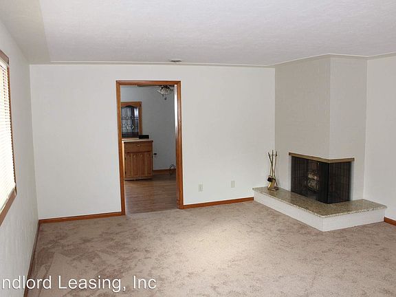 3rd image of 176 Woodhill Dr