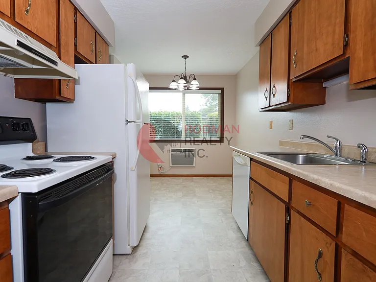 2045 Tibbetts Dr — Photo 7