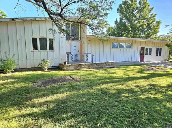4640 SW 35th St, Topeka, KS 66614