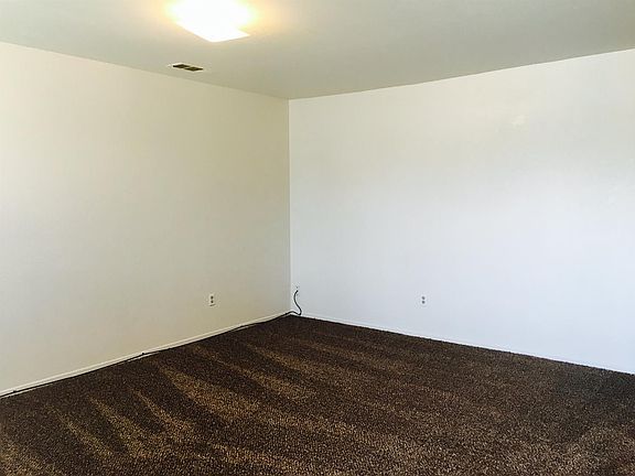 3rd image of 633 E Sweet Ave