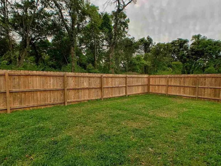 Private, fenced yard