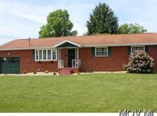 809 Campbell Dr, Belpre, OH 45714