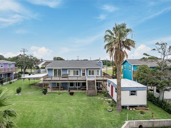 329 E Bayshore Dr, Palacios, TX 77465