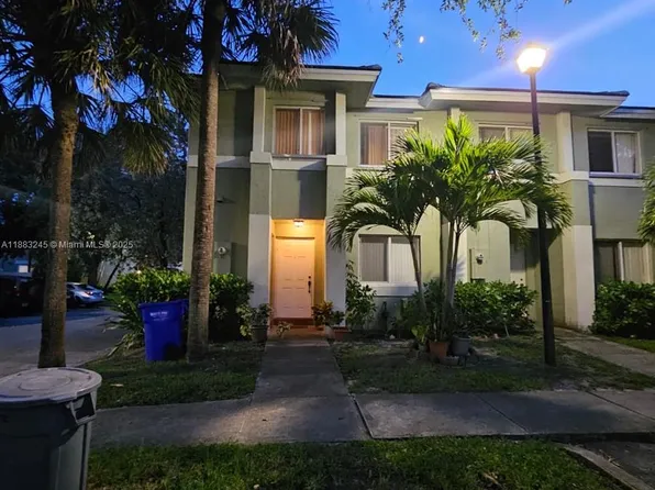 126 Hidden Court Rd, Hollywood, FL 33023