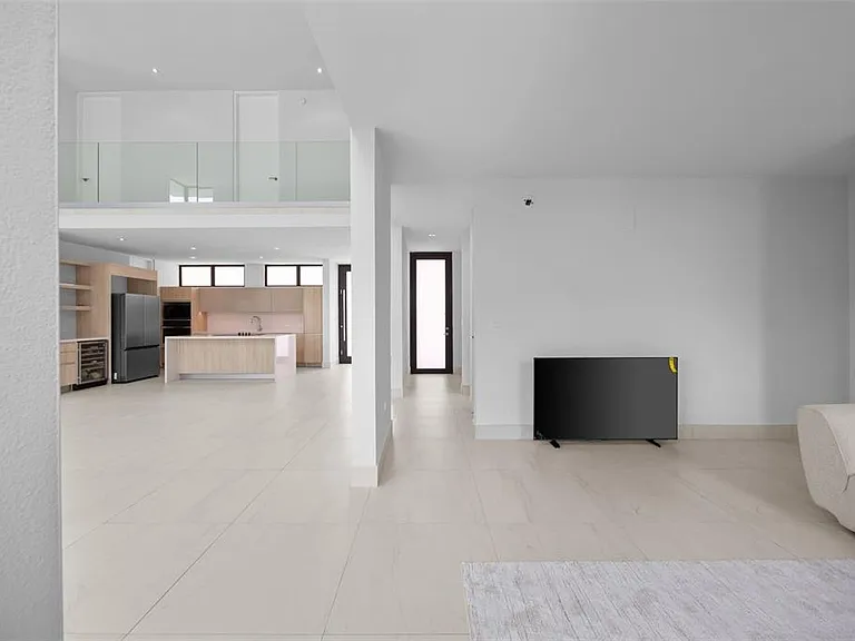 135 Salonga St — Photo 10