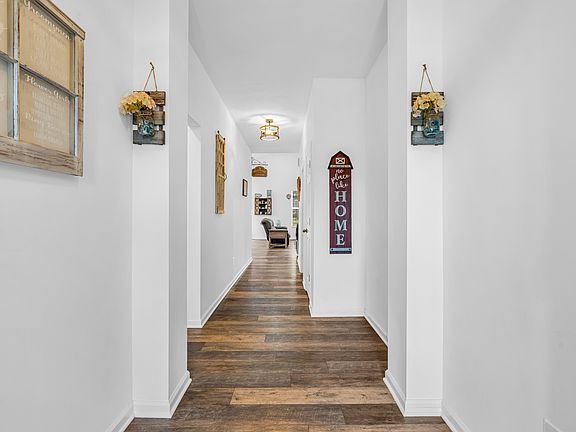 4th image of 639 Cardinal Dr