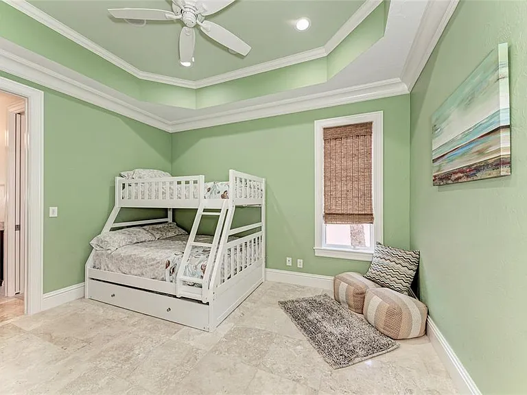 14 N Washington Dr — Photo 54