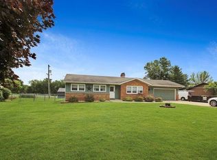 527 Timber Hills Dr, Freeport, IL 61032