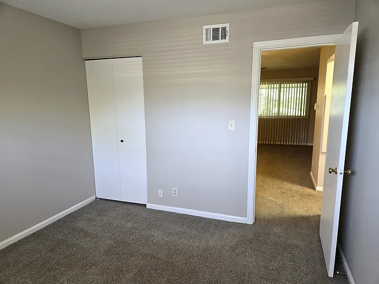 2020 Midland Ave — Photo 7