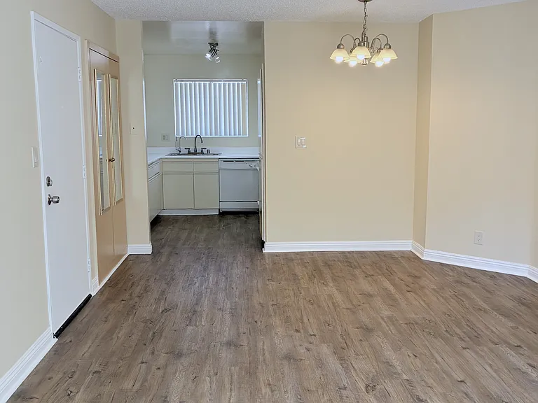 1007 Raleigh St #208 — Photo 2