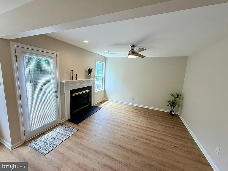 1422 Oxford Cir — Photo 5