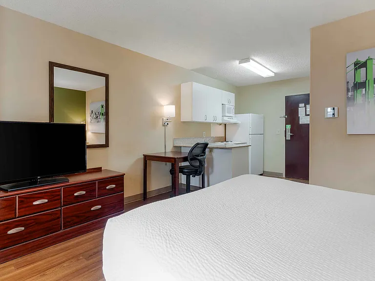 Studio Suite - 1 Queen Bed