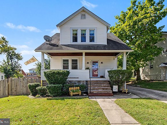 2nd image of 2811 Pinewood Ave