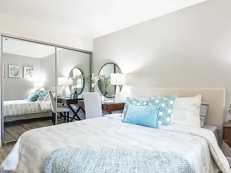 Ellinwood Apartments — Photo 7