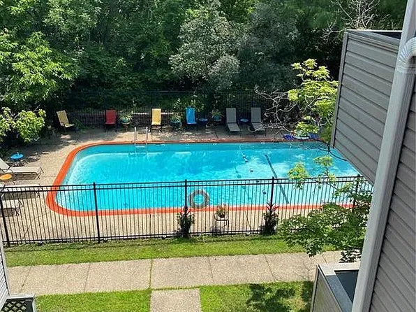1311 Prospect Village Ln APT F, Ballwin, MO 63021