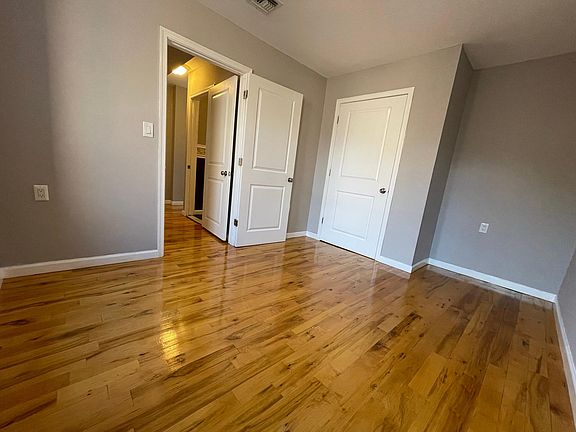 5th image of 293 Hawthorne Ave APT 3B