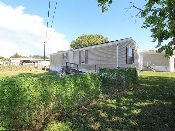 3rd image of 1367 Lake Dr W