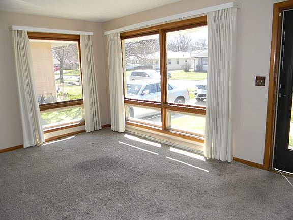 2nd image of 3826 Dakota Ln