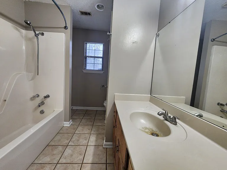 308 NE 2nd St — Photo 3