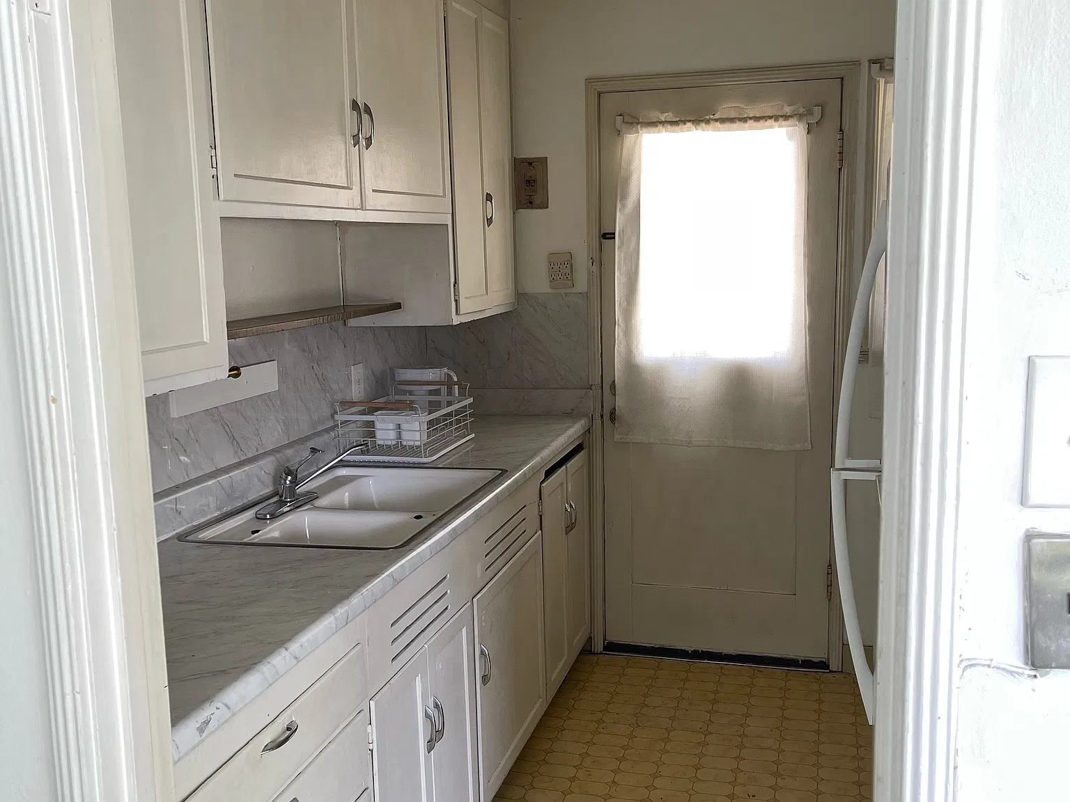 1 bed, 650 sqft, $1,050 — Photo 3