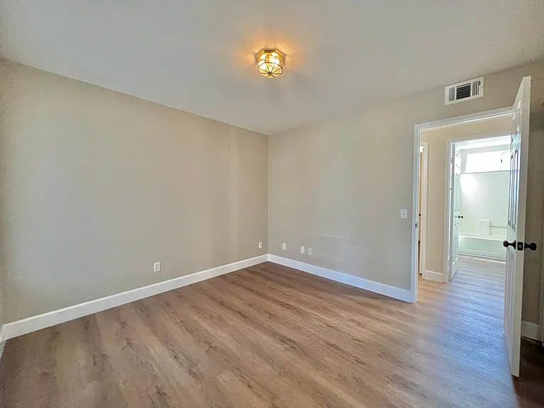 606 Creekside Ave — Photo 9