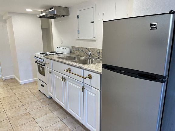 4th image of 2114 9th St Unit 2