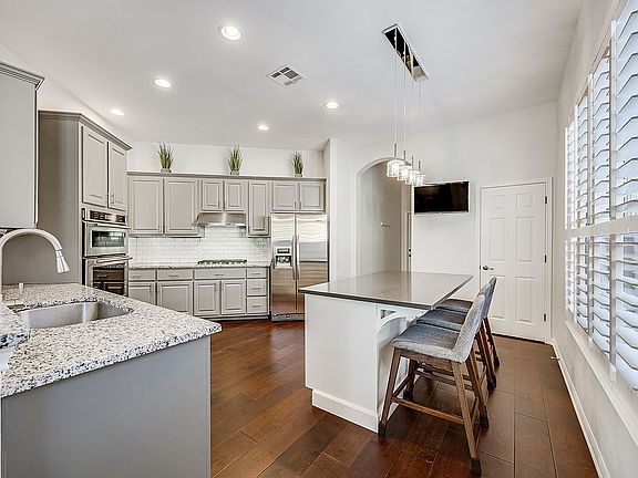 2nd image of 2518 Moray Ln