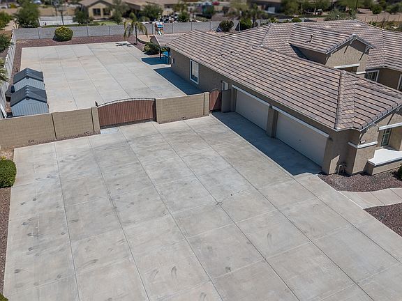 3rd image of 14348 W Christy Dr