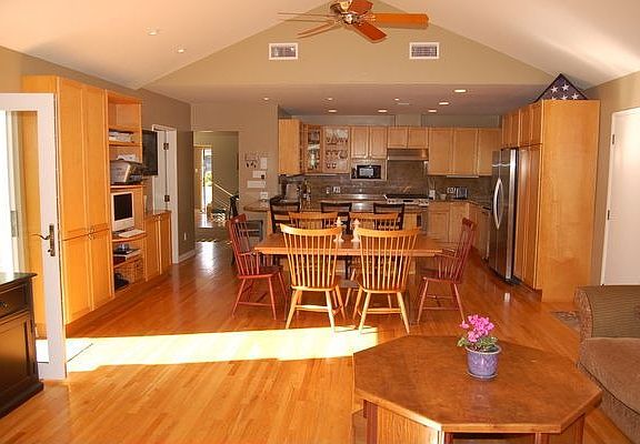 Open Feel & Lots of Light!