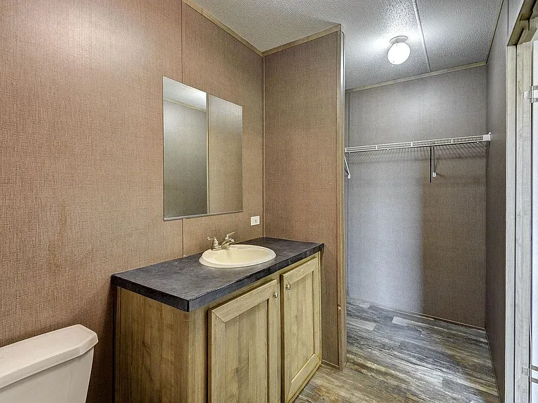 2245 Ben Blvd — Photo 21