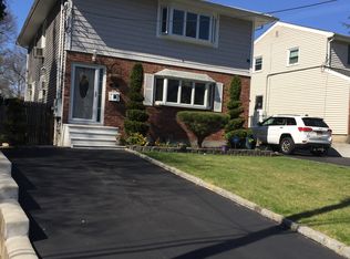 49 Neulist Ave, Port Washington, NY 11050