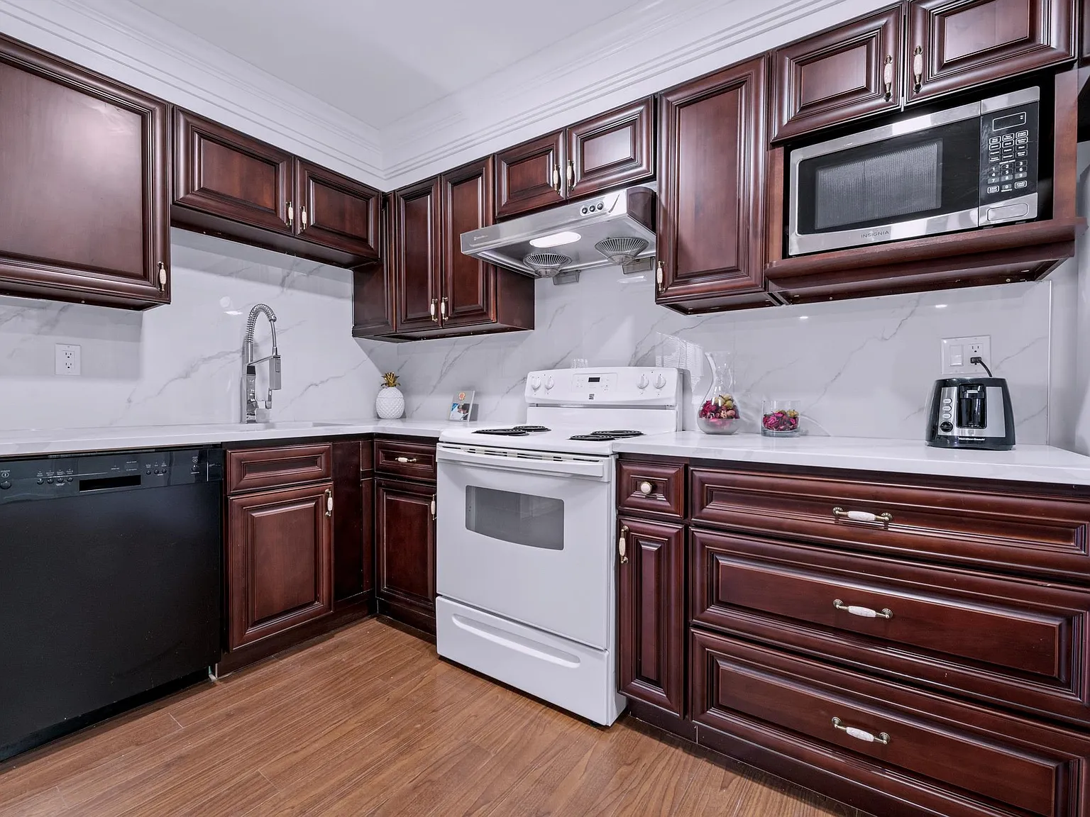 2 bed, 1261 sqft, $2,400 — Photo 2