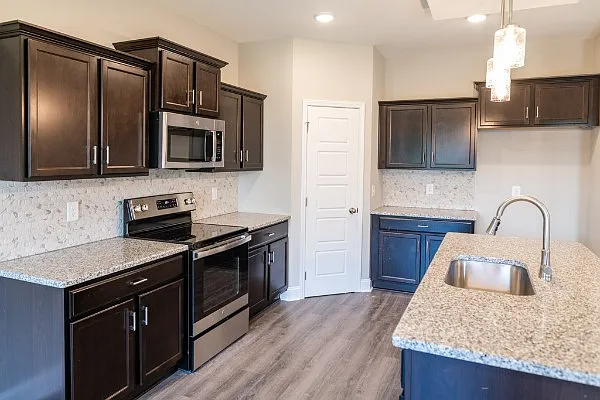 2402 Bucklin Dr — Photo 3