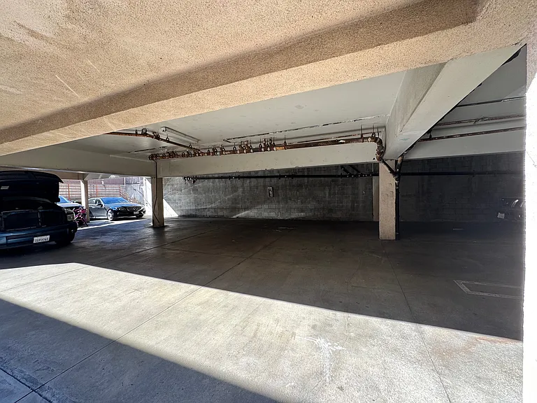 617 N Harvard Blvd #202 — Photo 18