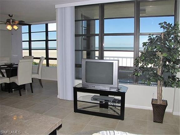5th image of 320 Seaview Ct APT 312
