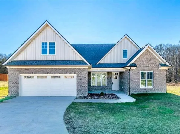 112 Emerald Ct, Trinity, NC 27370