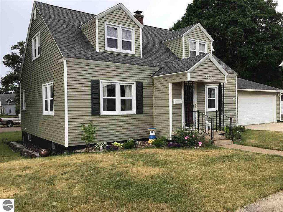 1st image of 820 Lynn St