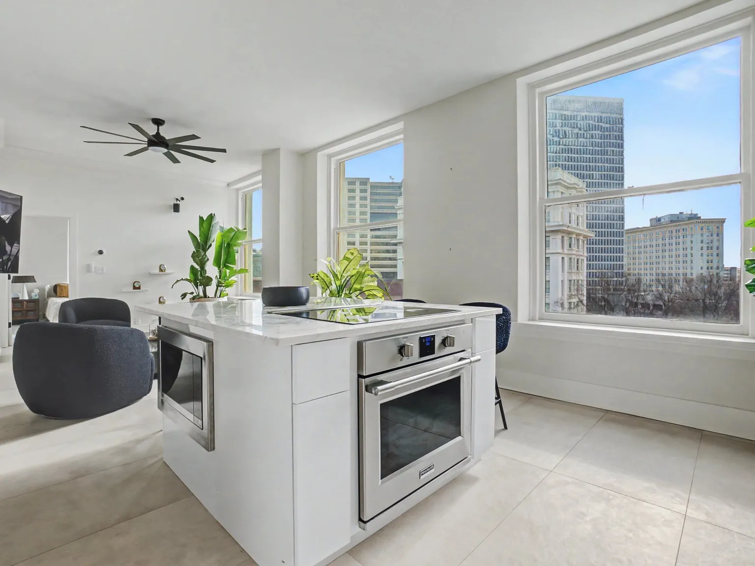 Downtown Atlanta Luxury Condo | Live at the Center of Everything! — Photo 1