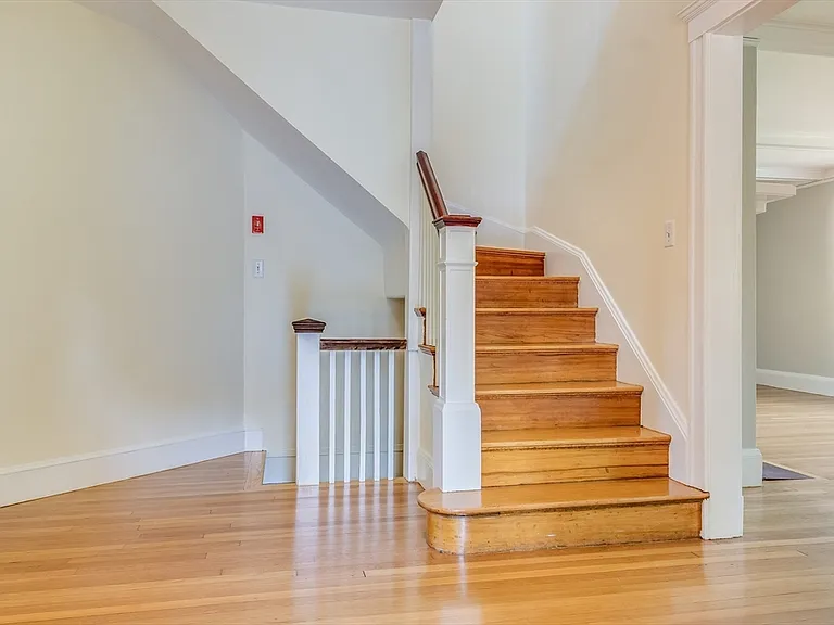 29 Devereaux St — Photo 4