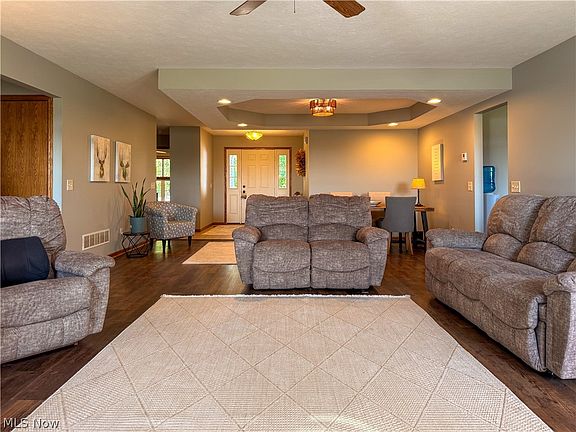 4th image of 125 Pondview Cir