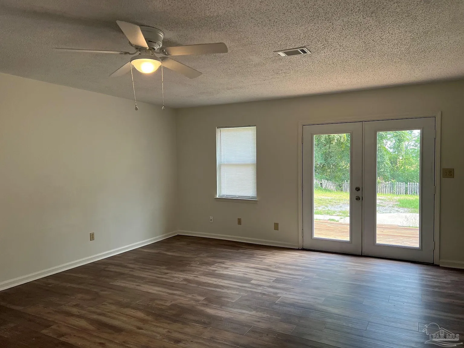 3 bed, 1431 sqft, $2,100 — Photo 4