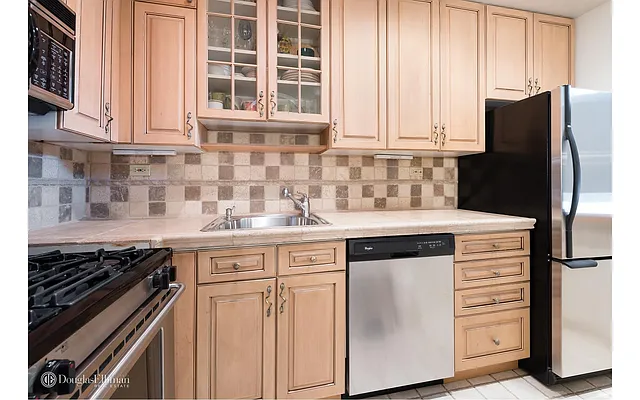 Sold by Douglas Elliman | media 22