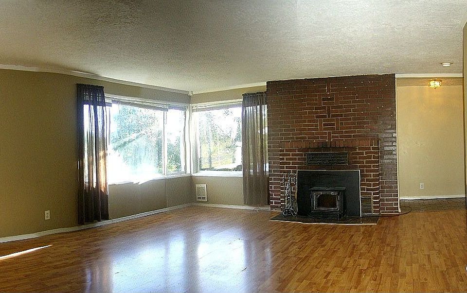 Living Room w/Fireplace
