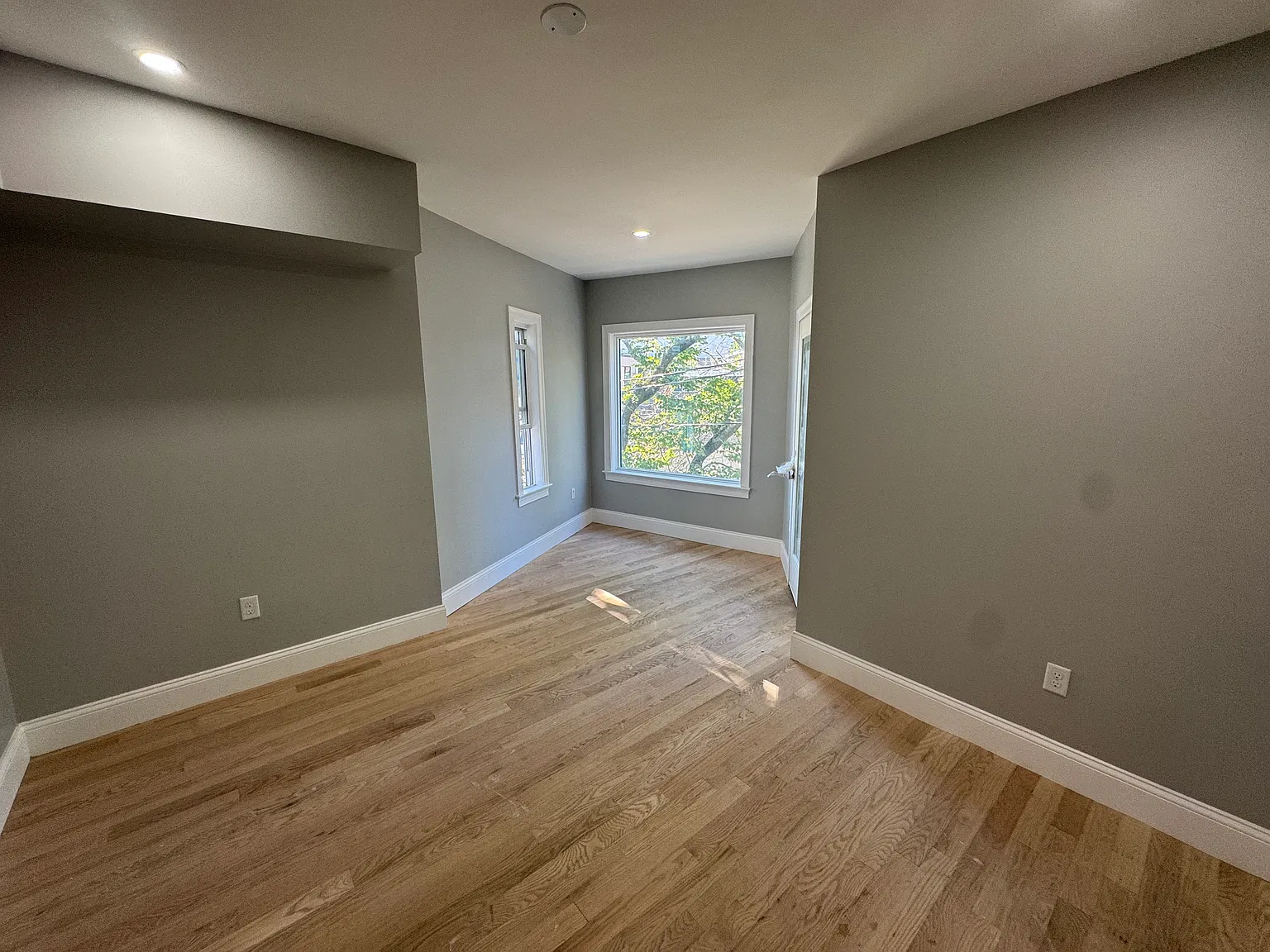 4 bed, $4,200 — Photo 1