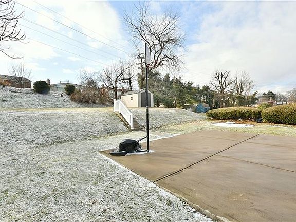 4th image of 4605 Mapledale Dr
