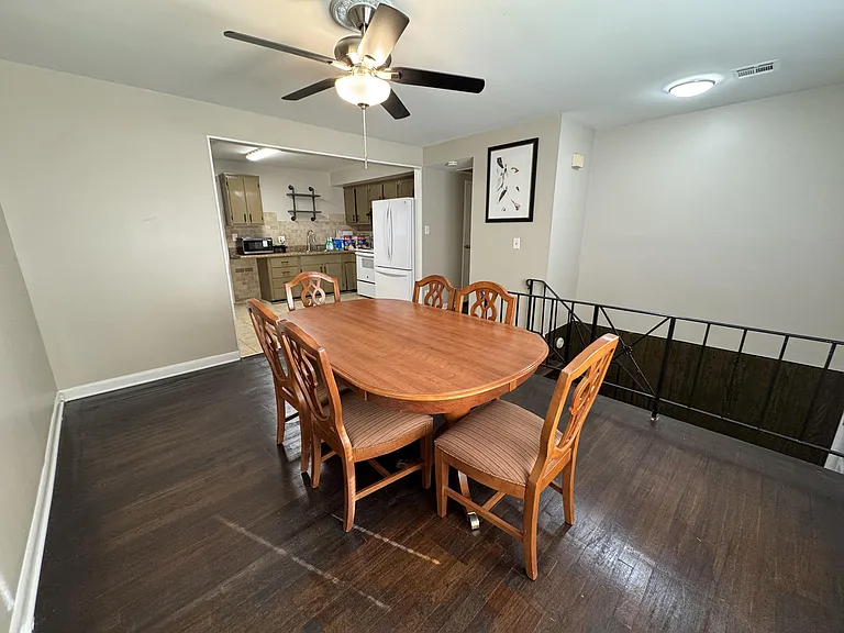Apple Valley Dr — Photo 5