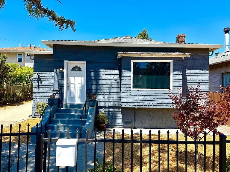 2611 Coolidge Ave — Photo 2