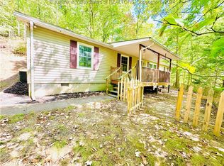 45 Mountaineer Dr, Elkview, WV 25071