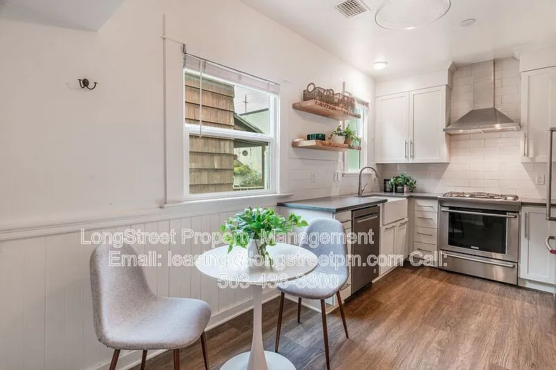 3 bed, 1.5 bath, 2000 sqft, $2,995 — Photo 3