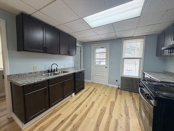 3rd image of 27-29 Montgomery Ave #27